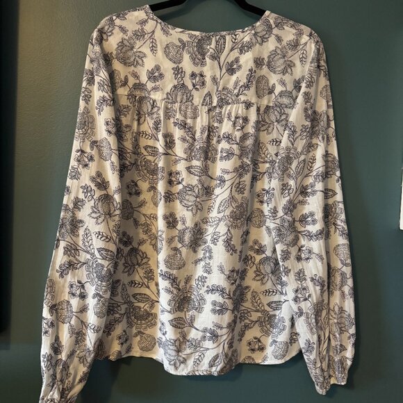 🌸 GAP Blue Floral Blouse – EUC, Size Large Tall 🌸 - 0073 - Picture 3 of 4